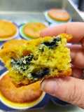 Bolinhos com mirtilos e raspas de limão