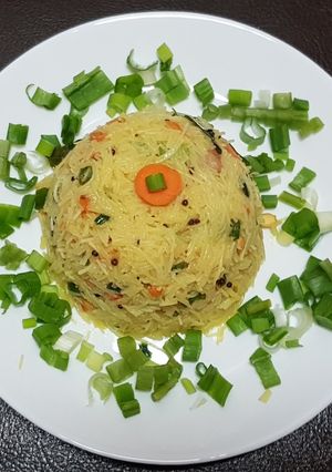 રાઈસ વર્મેસીલી વેજીટેબલ ઉપમા (Rice Vermicelli Vegetable Upma Recipe In Gujarati) રેસીપી મુખ્ય ફોટો