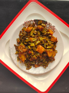 ग्वार फली विद आलू 🍲 रेसिपी मुख्य फोटो