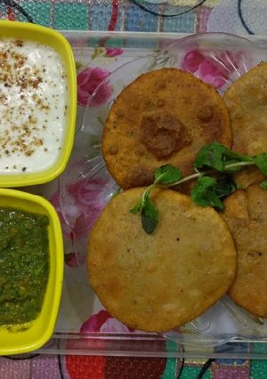 A picture of Urad dal ki khasta kachori.
