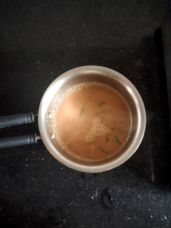 துளசி இலை டீ(tulsi tea recipe in tamil) செய்முறை முக்கிய புகைப்படம்
