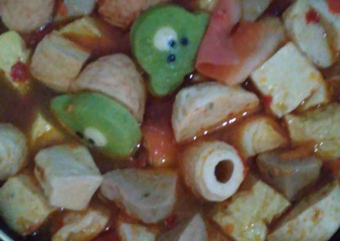 Tom yum bakso seafood