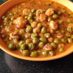 A picture of Matar makhane curry.