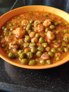 A picture of Matar makhane curry.