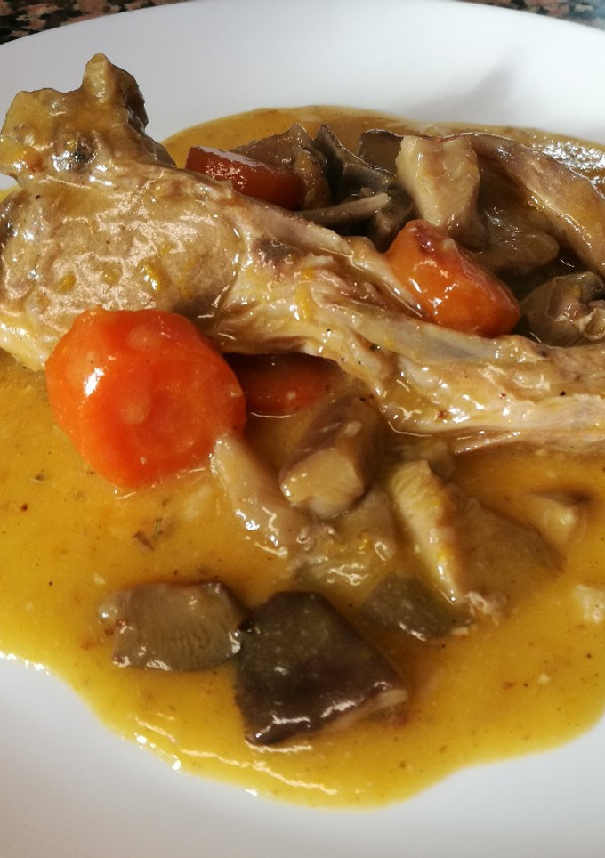 Una foto de Cordero en salsa de pimiento amarillo