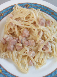 Una foto de Tallarines a la carbonara