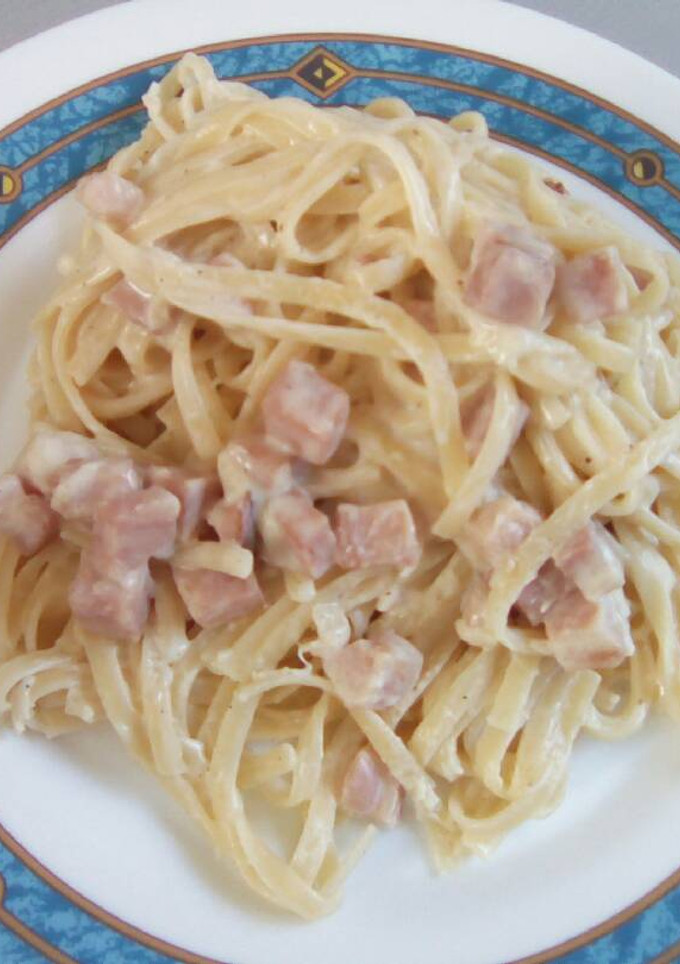Una foto de Tallarines a la carbonara