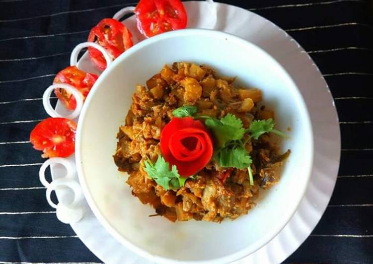 Chhatu Besara / Mushrooms in mustard & poppy seeds Curry