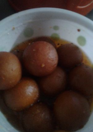 A picture of Gulab Jamun.