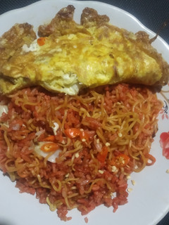 Foto resep Nasi goreng Indomie telur dadar pedas