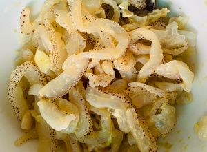 Hình của món Ăn vặt ngon, nhanh gọn: sứa trộn wasabi.