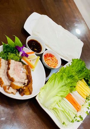 Hình của món ☺️😁Phở cuốn thịt heo quay giòn bì nhai rồmm rộp mà ăn nó đã gì đâu😀😄.