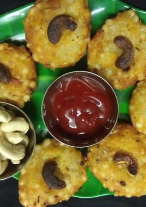 साबूदाना और काजू के पकोड़े (Sabudana aur kaju ke pakode recipe in hindi) रेसिपी मुख्य फोटो