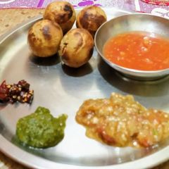 A picture of Litti chokha.
