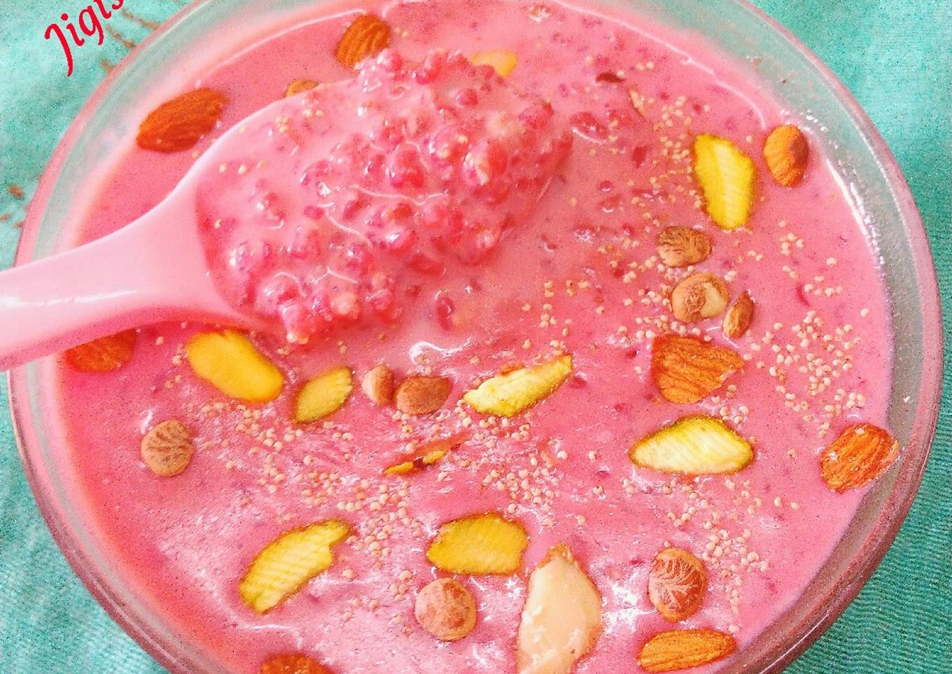 Daliya kheer with dry fruit and juice beetroot