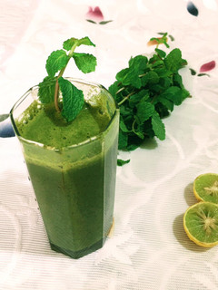 A picture of Mint Lemonade.