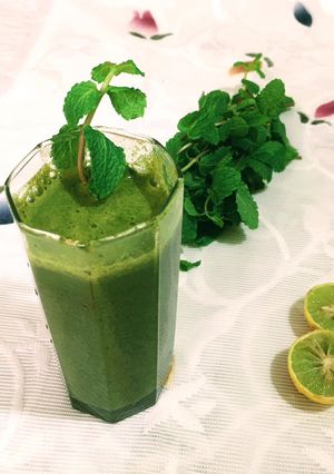 A picture of Mint Lemonade.