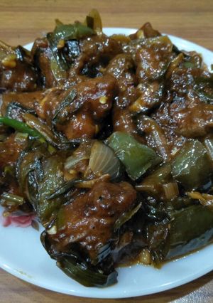 A picture of Dry chilli chicken.
