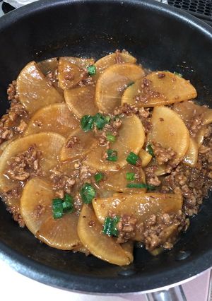 A picture of 肉のみじん切りと大根 Beef and Daikon Stew.