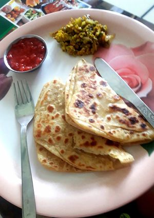 A picture of Besan Paratha.