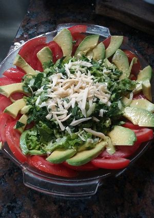 Una foto de Ensalada de la huerta con Palta