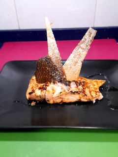 Una foto de Salmón marinado a la miel