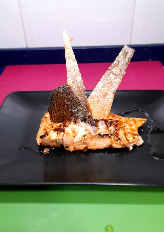 Una foto de Salmón marinado a la miel