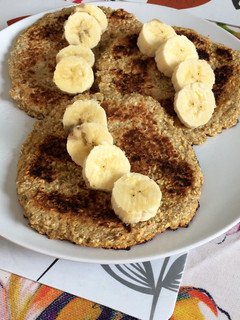 Una foto de Panqueques 🥞 de avena y banana 🍌