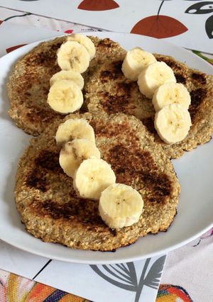Una foto de Panqueques 🥞 de avena y banana 🍌