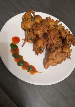 A picture of Green onions pakoray.