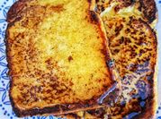 Una foto de tostada francesa