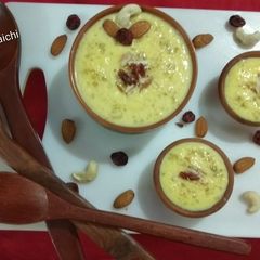 A picture of Phirni with Kesar Elaichi.