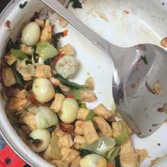 A picture of Tumis sawi tahu+telur puyuh.