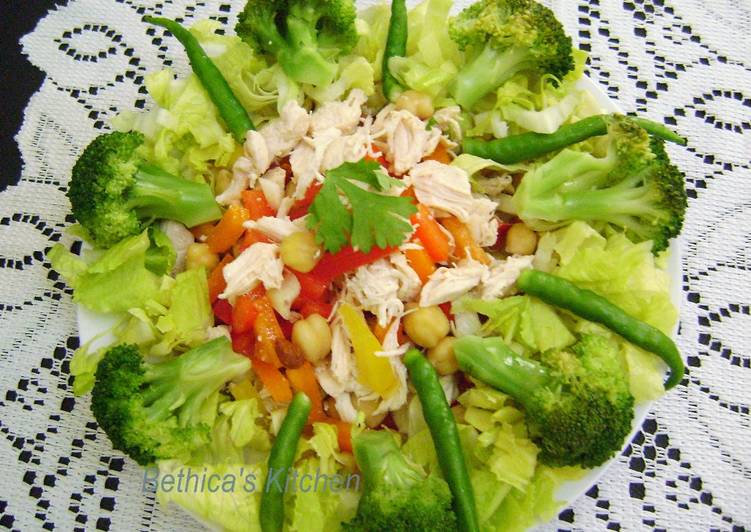 Steps to Prepare Speedy Chicken &amp; Veggies Salad