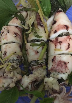 Hình của món Mực nhồi thịt hấp hành gừng.