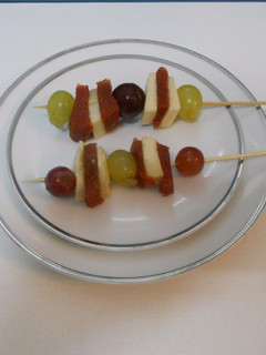 Una foto de Brocheta de membrillo y queso