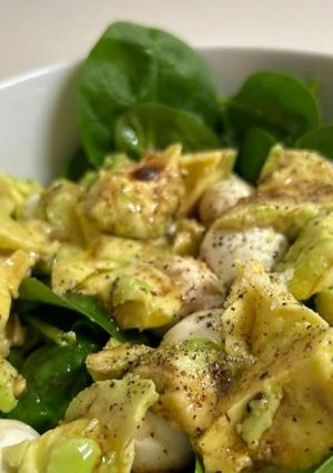 Foto de Salada de Espinafres com Abacate e Mozzarella
