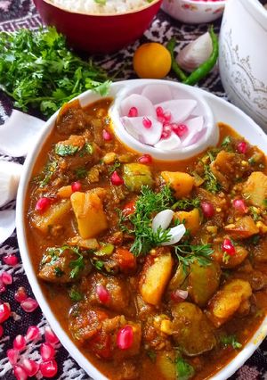हरे बैंगन आलू की मसाला करी सब्ज़ी (Hare baingan aloo ki masala curry sabzi recipe in Hindi) रेसिपी मुख्य फोटो