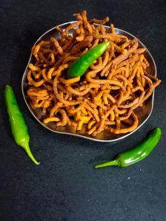 તીખા ગાંઠિયા (Tikha Ganthiya Recipe In Gujarati) રેસીપી મુખ્ય ફોટો
