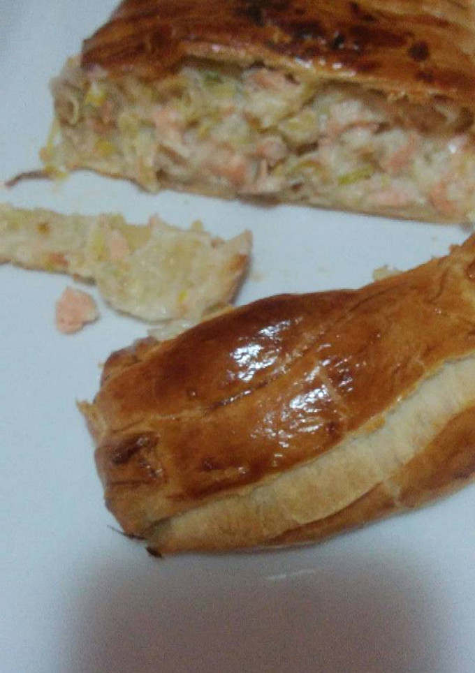 Una foto de Hojaldre relleno de salmón