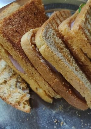 A picture of Peanut Butter Vegetable Sandwich.