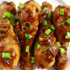 A picture of Chicken drum in soy sauce and oyster sauce.