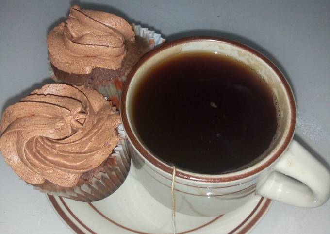 Chocolate cupcakes with black tea