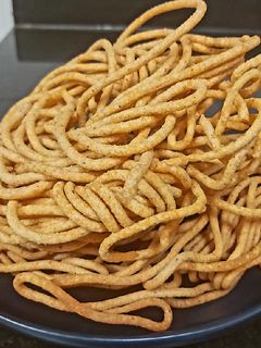 તીખા ગાંઠિયા (Tikha Gathiya Recipe in Gujarati) રેસીપી મુખ્ય ફોટો
