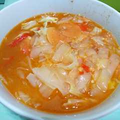 A picture of Seblak kwetiau hot enak.