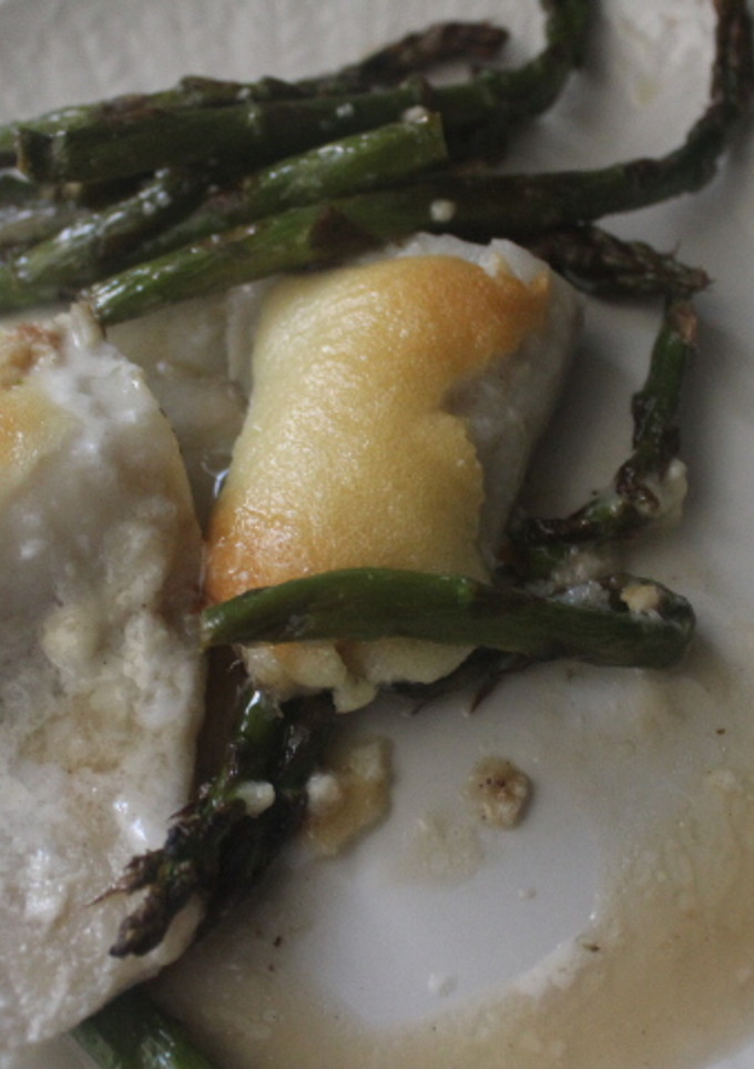Una foto de Bacalao con espárragos en freidora de aire