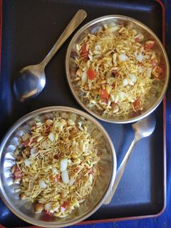 मसाला झालमुडी (Masala Jhalmuri recipe in Hindi) रेसिपी मुख्य फोटो