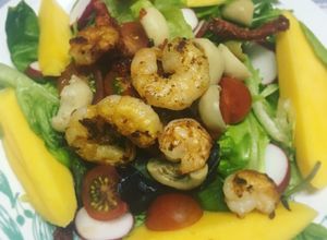 Una foto de Ensalada con camarones