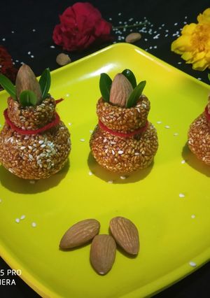 तिल गुड़ कलश (Til gur kalash recipe in hindi) रेसिपी मुख्य फोटो