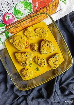 গাটি কচু দিয়ে ইলিশের ঝোল (Gati Kochu Diye Ilisher Jhol recipe in Bengali) রেসিপির প্রধান ছবি